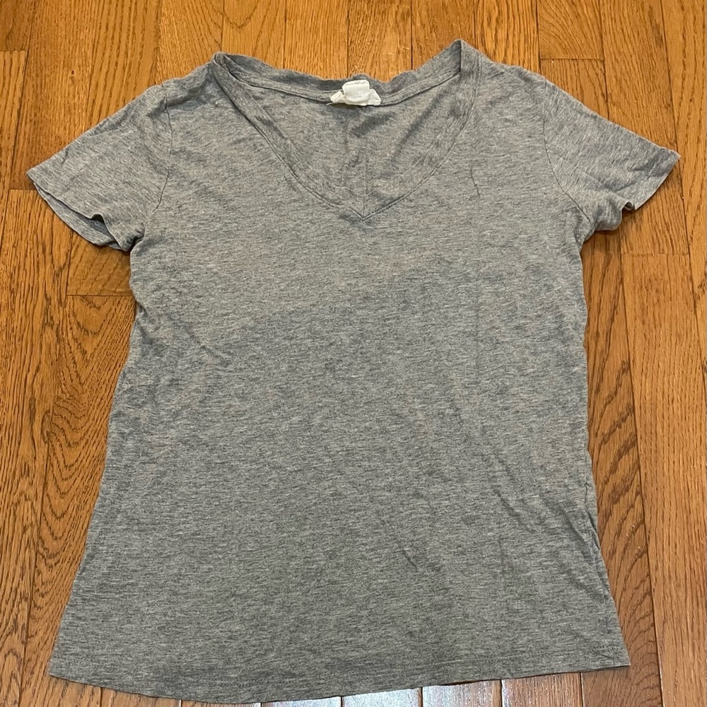 Forever 21 Gray V-Neck T-shirt
